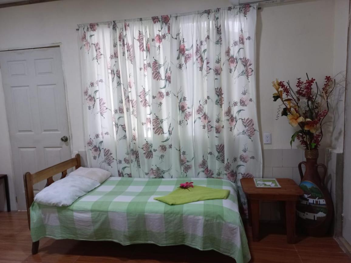 Hotel Margarita Sierpe Екстериор снимка